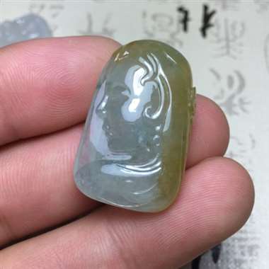 冰种三彩美女吊坠 种老水润 冰透十足 设计独特 俏色分明 雕工精湛 栩栩如生