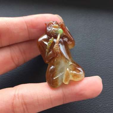 红皮大熊，雄霸天下，光感强烈，料细物美。