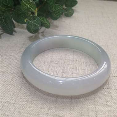 冰润正装57.6手镯，起胶！天然石纹，打灯可见，不影响上手效果，通透水润，冰清玉洁