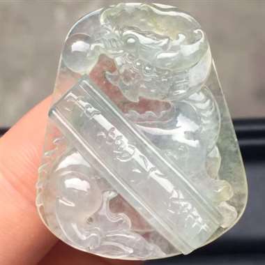 福利！黄翠特色龙牌：完美无裂纹，种老起胶，种雕工精致，色泽漂亮，饱满，尺寸：34.4/28.4/6.
