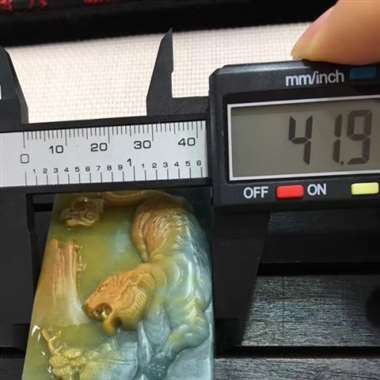 下山虎，虎行天下，精工雕刻，俏色巧雕，出神入化，活灵活现，霸气十足，大件，细腻，厚庄，完美，值得拥有