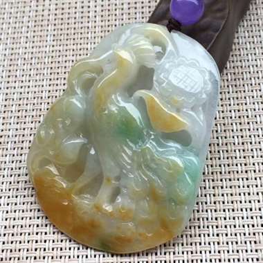 天然翡翠A货黄翡“雄鸡起舞”吊坠，玉质细腻，完美厚装，雕工精细，性价比高，自然光实拍，大小：54.9