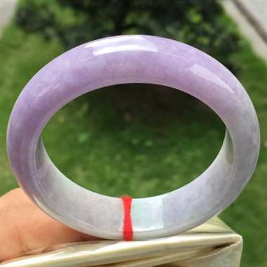 紫罗兰正圈,尺寸53.9-14.8-8.5,紫色浓郁,表皮有细纹,不抠手,最后一图有拍,编号0416 紫罗兰正圈,尺寸53.9-14.8-8.5,紫色浓郁,表皮有细纹,不抠手,最后一图有拍,编号0416