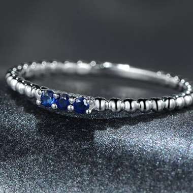 18K金蓝宝石戒指,主石0.1ct,重量1.38g,手寸13# 18K金蓝宝石戒指,主石0.1ct,重量1.38g,手寸13#