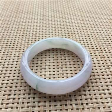 冰浅紫底飘绿正装手镯,口径:53.7*13.4*7.9,有小纹无抠感,不影响佩戴效果! 冰浅紫底飘绿正装手镯,口径:53.7*13.4*7.9,有小纹无抠感,不影响佩戴效果!