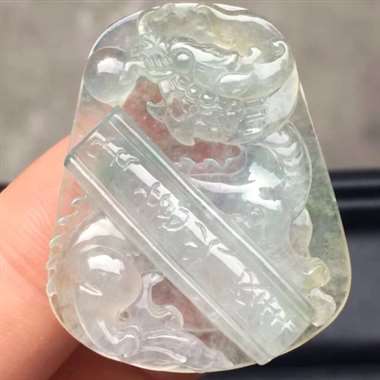 福利!黄翠特色龙牌:完美无裂纹,种老起胶,种雕工精致,色泽漂亮,饱满,尺寸:34.4/28.4/6. 福利!黄翠特色龙牌:完美无裂纹,种老起胶,种雕工精致,色泽漂亮,饱满,尺寸:34.4/28.4/6.