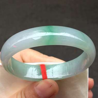 54.4圏口贵妃，色阳，完美，底庄细腻，有种有色，性价比高，尺寸54.4*13.4*5.6，超值