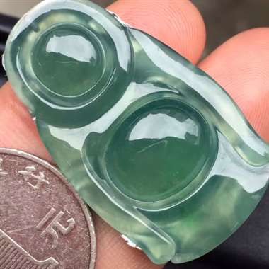 蓝水站佛：完美无裂纹，种老起胶，雕工精致，色泽漂亮，饱满，尺寸：35.8/21.3/6.4 ，tm1