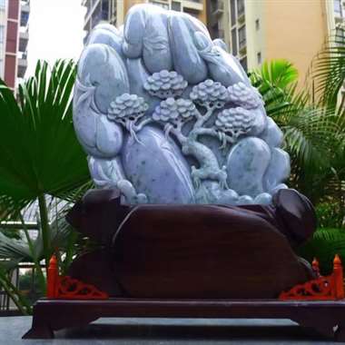 大件山水摆件 缅甸天然翡翠A货 精美春带彩 山水摆件 雕刻精美线条流畅种水好 层次分明 丰富多彩 福
