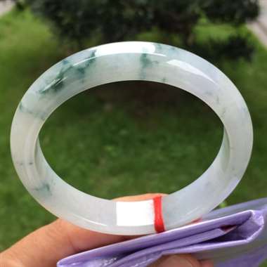 正圈，糯冰种飘花，尺寸59.6-13.0-8.1，水润细腻，完美