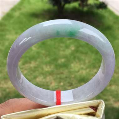 正圈，紫底飘绿，尺寸57.0-13.1-7.9，水润漂亮，颜色亮丽，完美