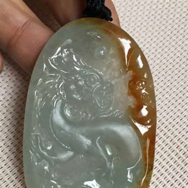 翡翠A货：冰种.黄翡龙牌.冰润通透.雕工精细.龙身磨砂.大件厚装.完美.无纹裂.