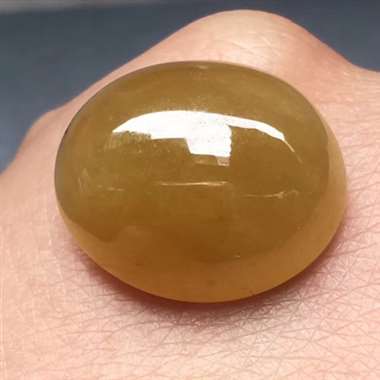 满色黄翡蛋面,尺寸:17.1*14.7*7.7mm,玉质细腻,满色,色泽鲜艳,大个饱满。H14 满色黄翡蛋面,尺寸:17.1*14.7*7.7mm,玉质细腻,满色,色泽鲜艳,大个饱满。H14