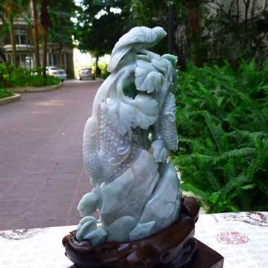 翡翠A货老坑水润满绿飘阳绿精工飞黄腾达摆件 约 裸石尺寸：280/180/60 连底坐：390/2