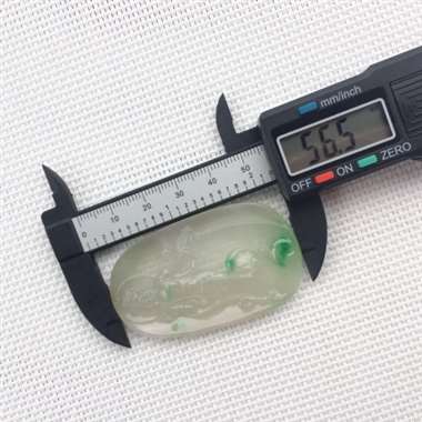 缅甸翡翠A货，冰种带色，很美的观音，谁带回保佑你全家幸福美满，喜欢的赶紧吧！性价比超高。