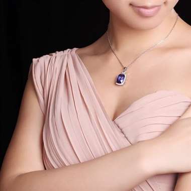 18K5A坦桑石吊坠，主石15.15ct，配钻0.45ct，总重6.32g
