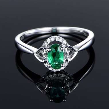 18k镶嵌，主石0.5ct，配钻0.06ct，手寸12#