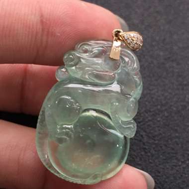 冰种晴水翡翠貔貅吊坠 尺寸：31.4-22.1-5.7mm