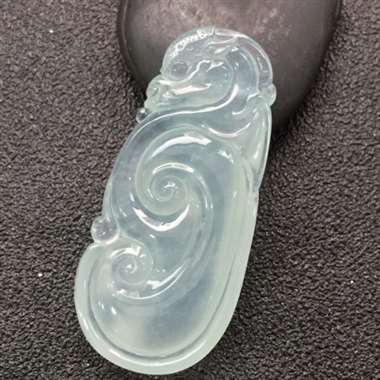 冰种翡翠如意挂件 尺寸：46.0-21.8-8.8mm