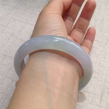 冰润正装57.6手镯，起胶！天然石纹，打灯可见，不影响上手效果，通透水润，冰清玉洁
