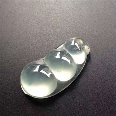 白冰种胖四季豆缅甸玉石挂件