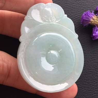 冰种浅绿底福贝挂件 玉质细腻 清爽饱满 美观