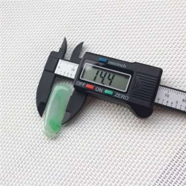缅甸翡翠A货，冰种带色的福瓜，底很清透，性价比超高，手慢无货。