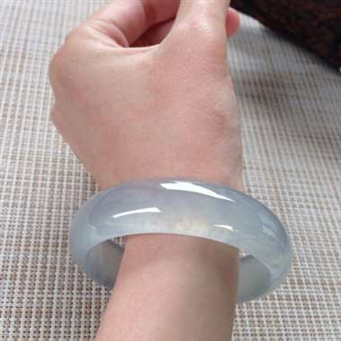 17041330#正圈尺寸：55x16.4x7.8mm 冰底色镯，种老水足，份量重很宽版，起光，底色