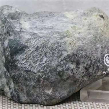 DJ698新货6.72kg莫西沙冰种脱沙手镯料，种老掉牙，全身脱沙肉质已到冰，灯下水足