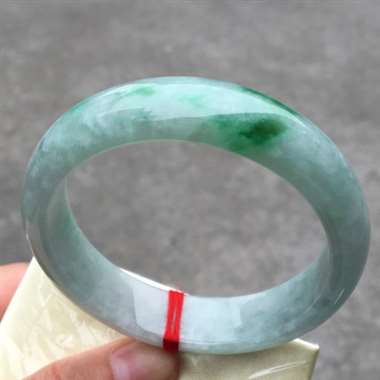 完美正庄手镯，色阳，无纹无裂，条肥，版型好，尺寸57*14.9*8.1mm，性价比高，推荐