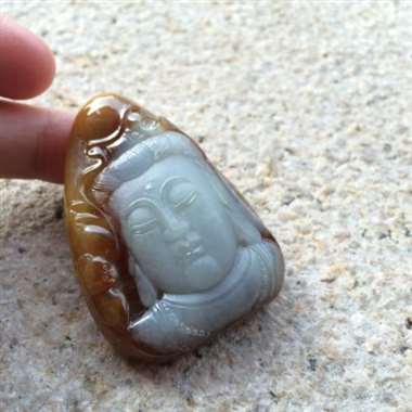 缅甸翡翠A货,福在眼前,谁买去会给你带来好运。 缅甸翡翠A货,福在眼前,谁买去会给你带来好运。