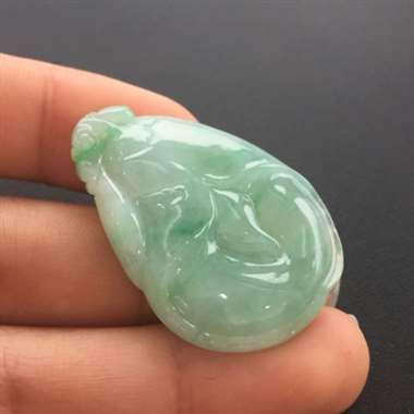 细糯种飘绿玉兰花 完美。尺寸：35.8-25.0-6.7