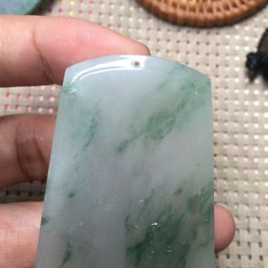 飘花龙牌 质地细腻 种水足 雕工精细 霸气十足 外形方正 美观大方 完美无瑕疵