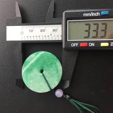 糯种带色完美平安扣。尺寸：33.3*5.5