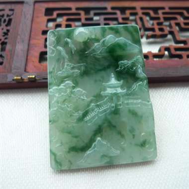 翡翠A货山水相依玉吊坠 老坑料,料子细腻,雕工上承,佩戴漂亮大气!规格:57.5*41*6mm 重量 翡翠A货山水相依玉吊坠 老坑料,料子细腻,雕工上承,佩戴漂亮大气!规格:57.5*41*6mm 重量