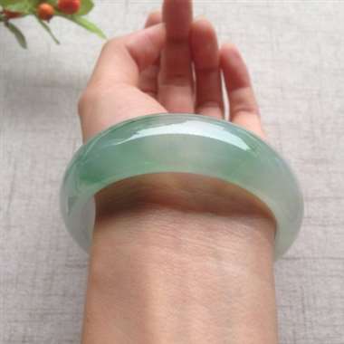 高冰起胶起光阳绿正装手镯，完美，品质杠杠的，实物更美