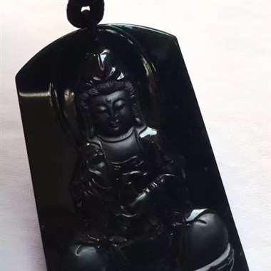 ♥️墨翠:观音菩萨，完美无裂纹，细腻干净，黑度极黑，性价比高，纯手工打造，打灯透绿