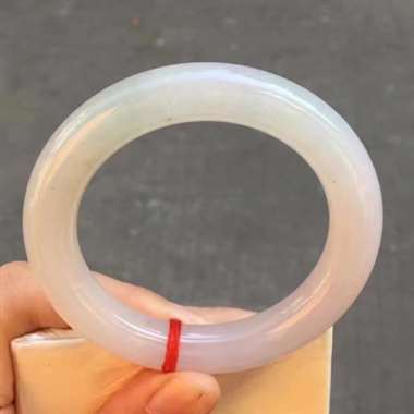 54.5圈口圆条手镯，淡紫底，条肥，底庄细腻，完美，贵气十足，圈口对的可以收，尺寸54.5*11.4