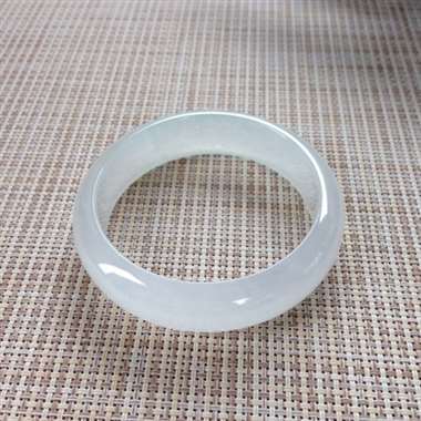 17041327#正圈尺寸：57.9x16.6x7.7mm 白冰镯，非一般的宽版，种水清亮均匀，清爽