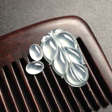 冰种叶子 戒面 叶子尺寸29-17-3.5毫米 戒面尺寸8-5.5-3毫米