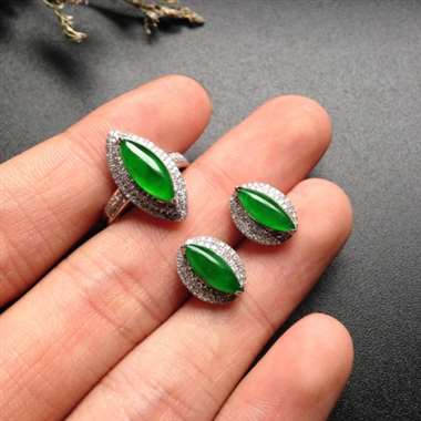 冰种阳绿套件（耳钉 戒指）18K金镶嵌 耳钉裸石11-4-2毫米/戒指裸石12-5-2毫米 内径16