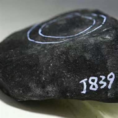 DLL54 新货(翡翠介绍)莫湾基化冰手镯料重量2.7kg，规格17*15.5*7cm，全透底色好