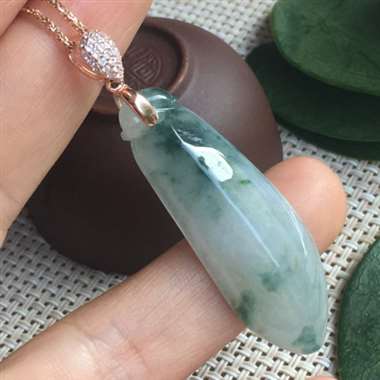 完美，飘绿，飘蓝花，带黄翡财气，福禄寿三彩，种水好，大件厚装，性价比很高，福利送玫瑰金色