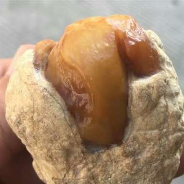 JR17 155克达摩坎开窗精品黄翡，压灯通透，出货漂亮，尺寸：43*40*40mm