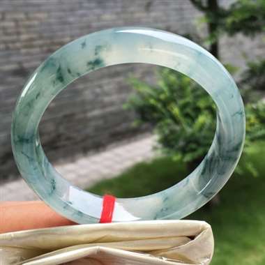 正圈，冰种飘花，尺寸57.2-13.0-7.8，水润冰透，质地细润，完美