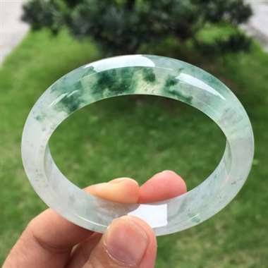 正圈，冰种飘花，尺寸57.1-13.2-7.5，水润冰透，飘花飘逸，完美