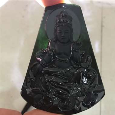 冰种墨翠完美观音，黑度极度黑，纯手工打造，雕工精细尺寸：68.3-50.1-8.0