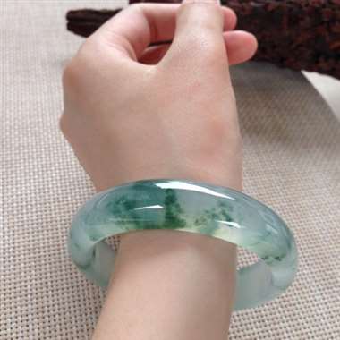 17041823#正圈尺寸：57x14.4x7.8mm 冰绿花镯，看得见得品质，种水十足，起光纯纯的