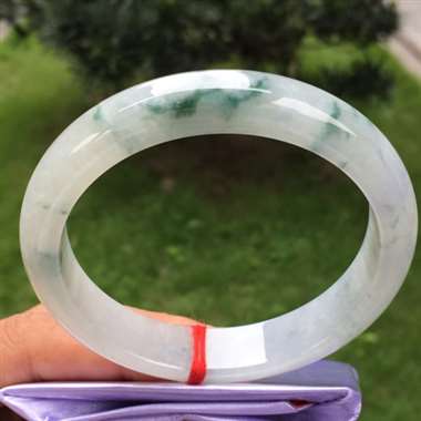 正圈，糯冰种飘花，尺寸59.6-13.0-8.1，水润细腻，完美
