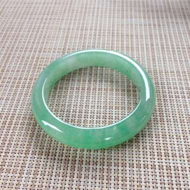 17041412#正圈尺寸:55.9x11.9x8.7mm 细润翠色镯,料子一级温润,翠色欲流,鲜鲜 17041412#正圈尺寸:55.9x11.9x8.7mm 细润翠色镯,料子一级温润,翠色欲流,鲜鲜